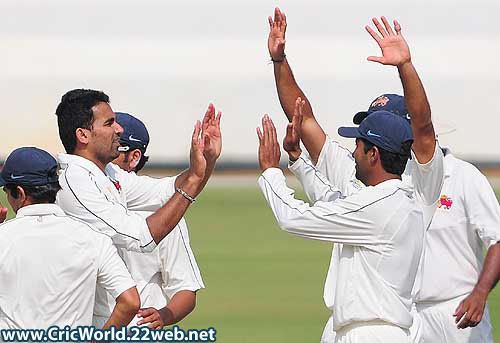 Zaheer Khan helped Mumbai gain a crucial lead of 157on day three