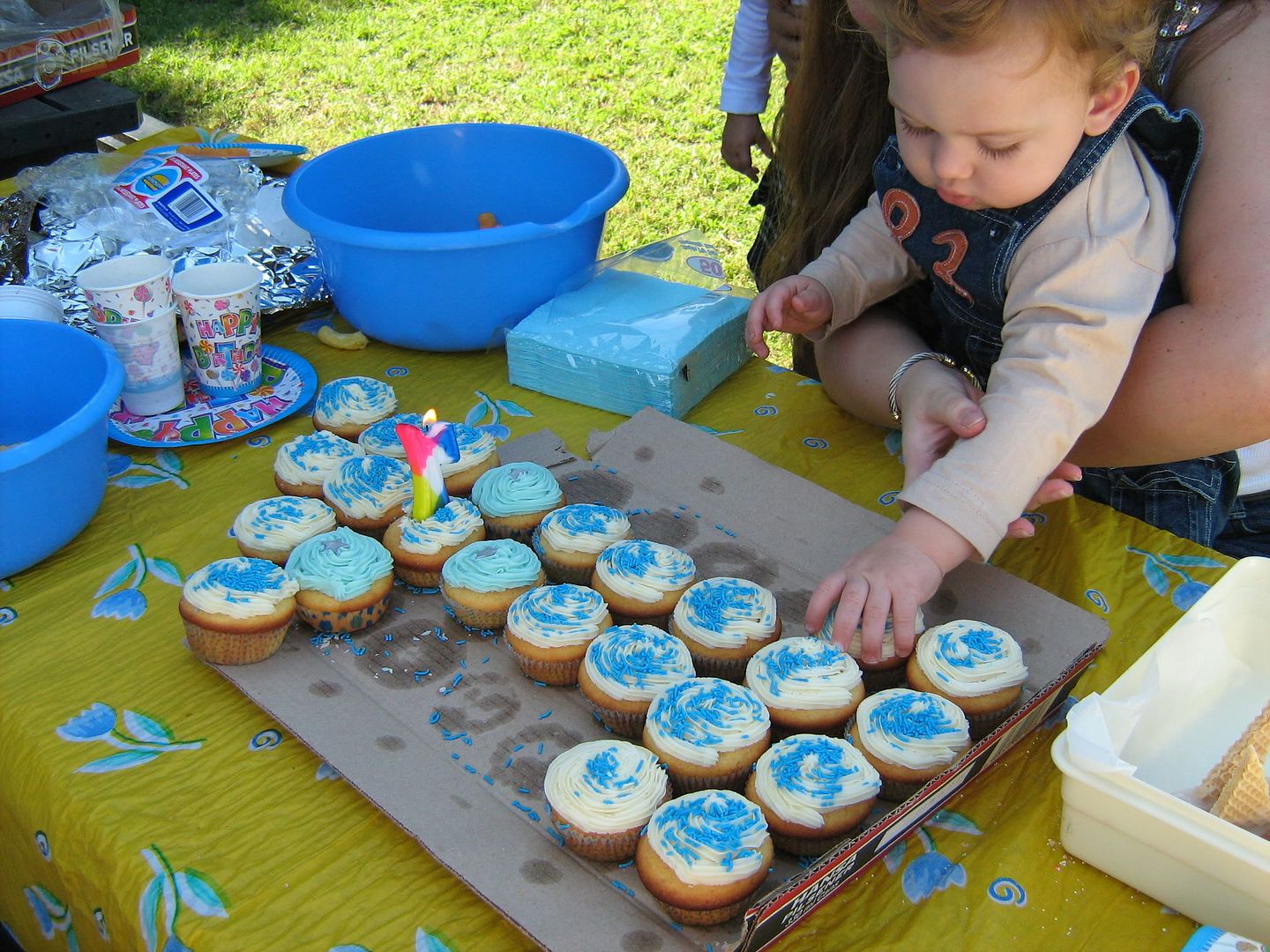 how to make a number 1 cake out of cupcakes