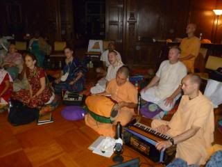 devotees united in chanting