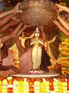 Worshiping Shri Advaita