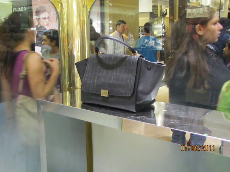 This Months \u0026quot;IT\u0026quot; Bag: The Celine Trapeze | Billioanire\u0026#39;s Lounge  