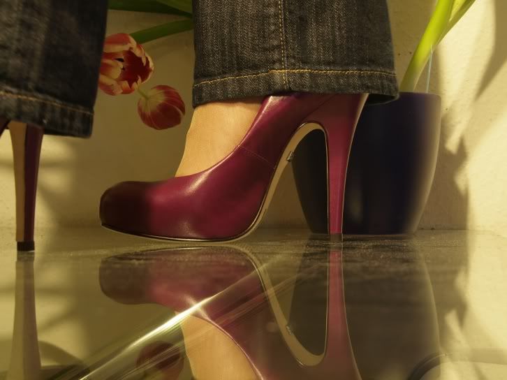 Maara Boots black and White
