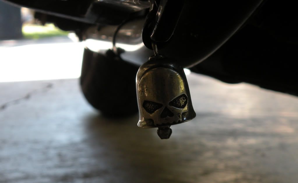 IMAGE: http://i220.photobucket.com/albums/dd243/jeffweissman/2003%20Harley%20Davidson%20FLSTCI%20Heritage%20Softail/gremlinbellcopycrrt.jpg