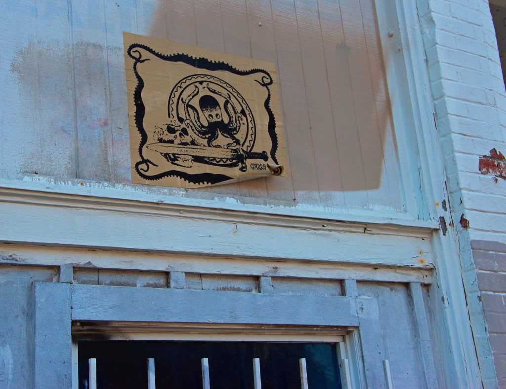 IMAGE: http://i220.photobucket.com/albums/dd243/jeffweissman/Houston%20Graffiti%20Stencils%20Stickers%20Street%20Art/11-27-117crrt.jpg