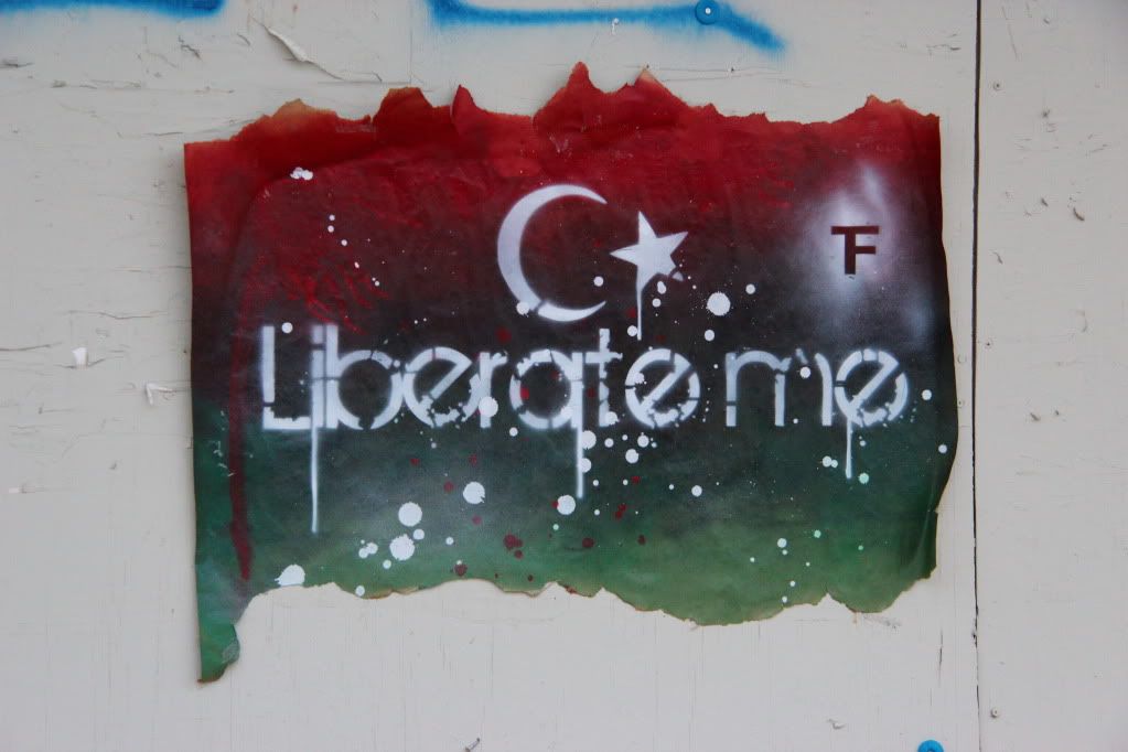 IMAGE: http://i220.photobucket.com/albums/dd243/jeffweissman/Houston%20Graffiti%20Stencils%20Stickers%20Street%20Art/IMG_6502.jpg