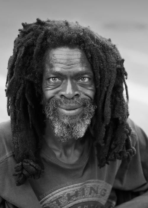 IMAGE: http://i220.photobucket.com/albums/dd39/edacsac/Street%20060311/dred.jpg