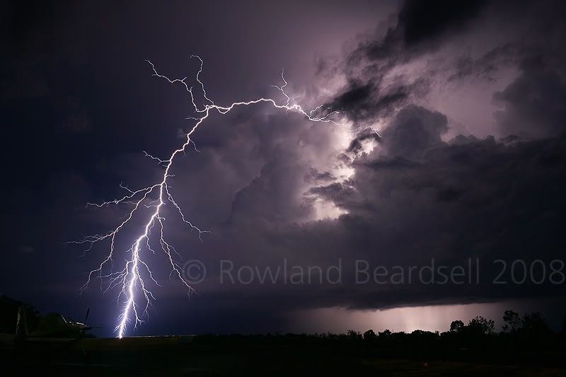 IMAGE: http://i220.photobucket.com/albums/dd64/Thunderstruck_/West%20Season%2008%20to%2009/07_10_08_217_V2_WEB.jpg