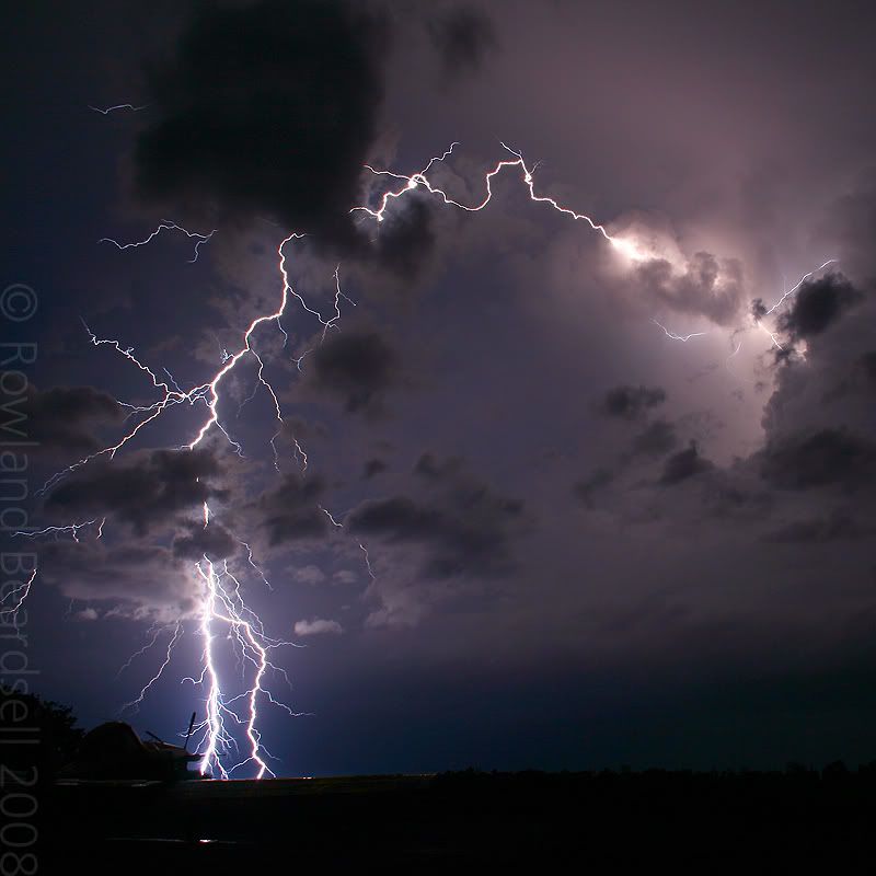 IMAGE: http://i220.photobucket.com/albums/dd64/Thunderstruck_/West%20Season%2008%20to%2009/07_10_08_228_V2_WEB1.jpg