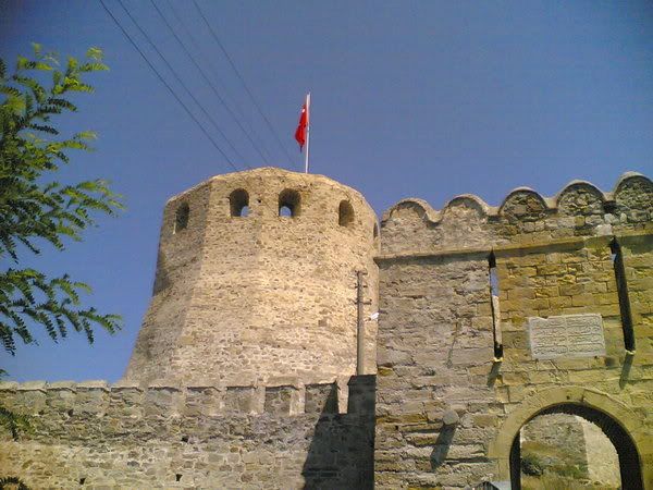 Castle_in_Canakkale.jpg