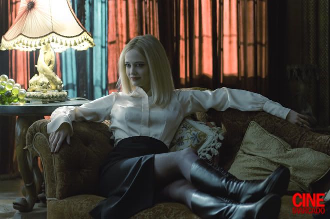 DarkShadows_EXCL4.jpg