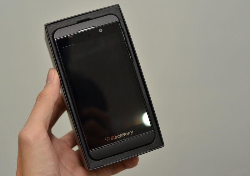 Bán Blackberry Z10 hàng mới nguyên hộp, đầy đủ phụ kiện. - 1